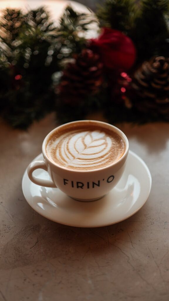 Enjoy a beautifully crafted latte art with a leaf design in a cozy Gaziantep cafe.